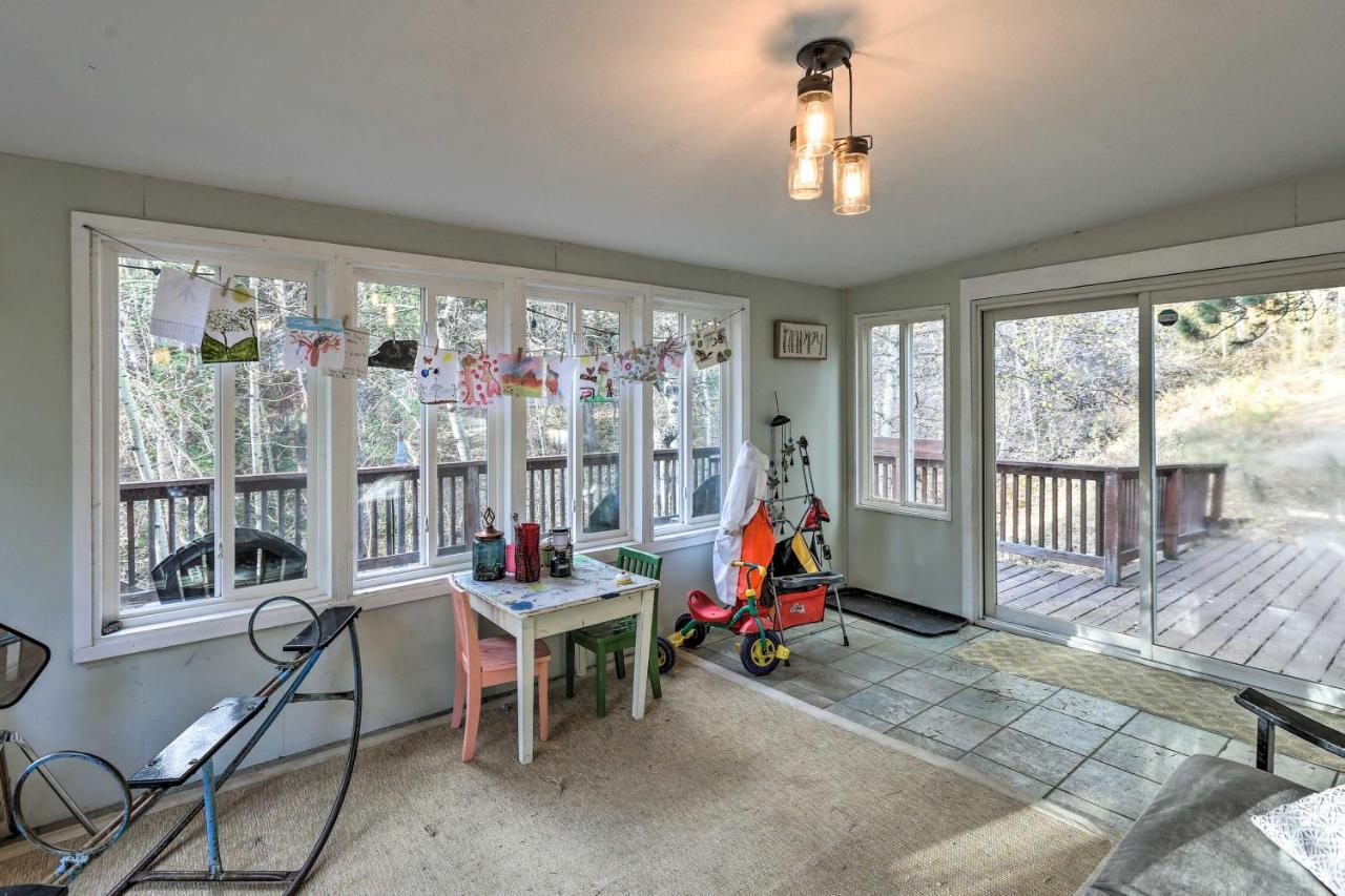 Stunning Golden Home With Deck About 35 Mi To Denver! Exteriör bild