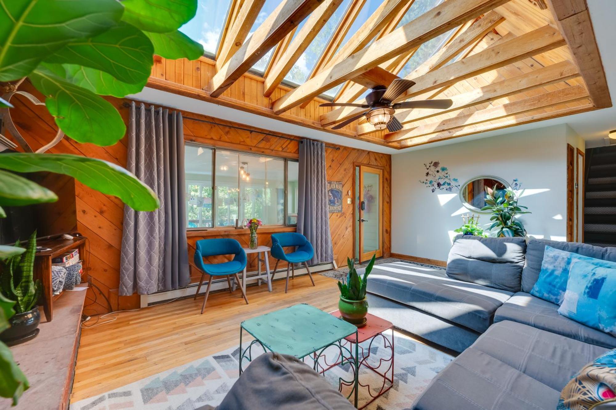 Stunning Golden Home With Deck About 35 Mi To Denver! Exteriör bild